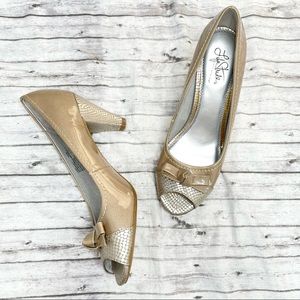 LIFE STRIDE Vast Beige Peep Toe Bow Heels Size 10